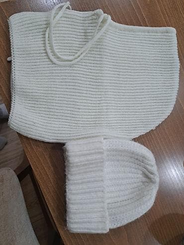 - Papaq: qatlanabilən manjetli, başa sıx oturan forma. - Balaklava