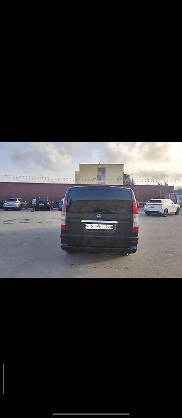 Mercedes-Benz Viano, qara rəng, uzun kuzovlu miniven. Xüsusiyyətlər — 2