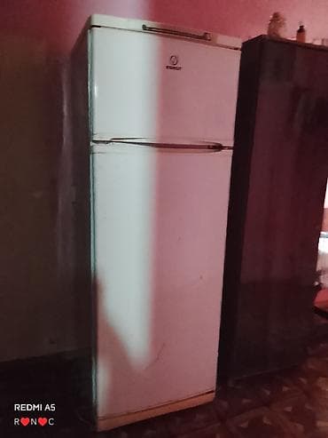 Xarab 2 qapılı Indesit Soyuducu Satılır, rəng - Ağ