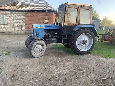 retro avtomobil: Belarus MTZ traktoru tekerleri teze matoru teze yiglib akmiyatoru — 1