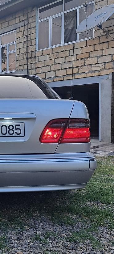 W210 Mersedes znskı ikə Medin Germanya yazıdı üdtündə nöktə qüsoru