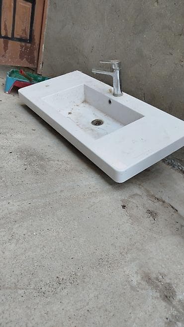 asma tavan: Ağ rəngli hamam üçün asma tipli piyedestal-lavabo dəsti — 3