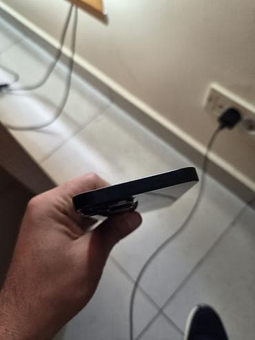 philips xenium 9@9d: IPhone 14, 128 GB, Qara, Face ID — 1