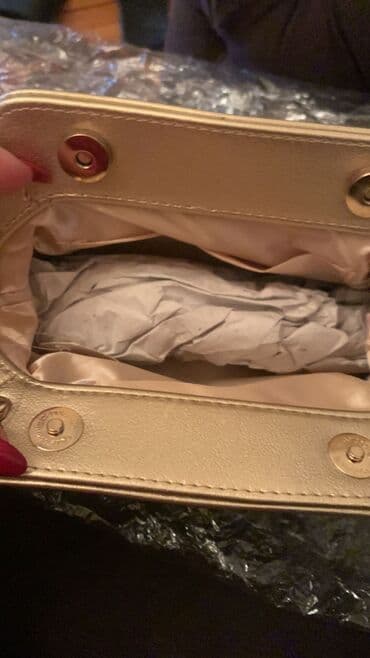 cins pencekler instagram: Kojadi parça deyil. Klatç qızılı n təzə 28 May metro stansiyasının — 2