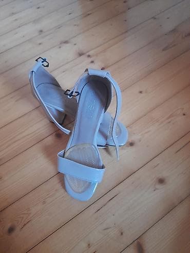 musduk: Qadın şıq basanoska 15 azn satilir - Brend: Merlin Shoes (içlikdə — 1