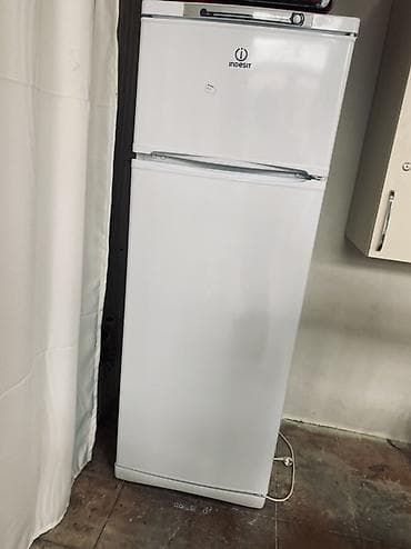 2 qapılı Indesit Soyuducu Satılır, rəng - Ağ