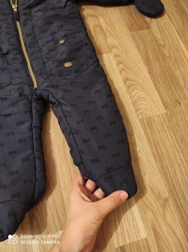 qolu kesilen uşaq: Kombinezon 6/8 ay. Çox az istifadə olunub — 2