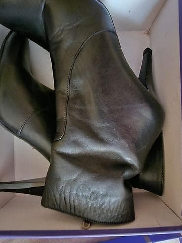 Qadın dəri botlar - Rəng: qara - Material: təbii dəri üst