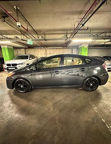 Продажа авто: Toyota Prius: 1.8 л | 2014 г. Хэтчбэк — 4