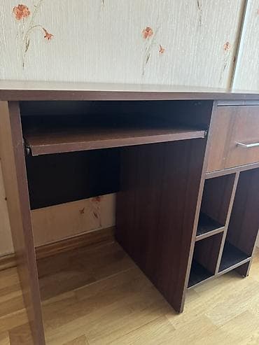 istolar: Düz masa, Polkalı, Siyirməli, Sadə laminat — 6