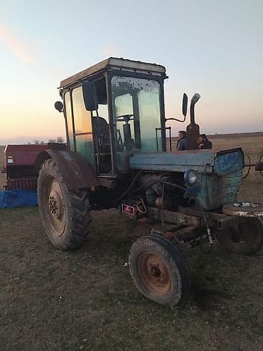 dizel mersedes: Traktor – kabinəli, arxa təkərləri iri, ön təkərləri cüt, ön şüşələri — 2