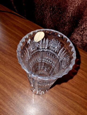 məxmər gülü: Bir vaza, Xrustal — 4