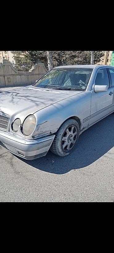 mersedes 1 8: Mercedes‑Benz E‑Class (W210) sedan - Kuzov: 4 qapılı sedan, gümüşü — 6