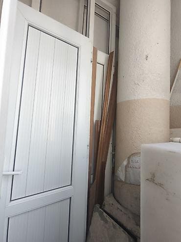 qapi plastik: PVC qapı – ağ rəng, şüşəli üst panel tecili satılır tam sağlam — 4