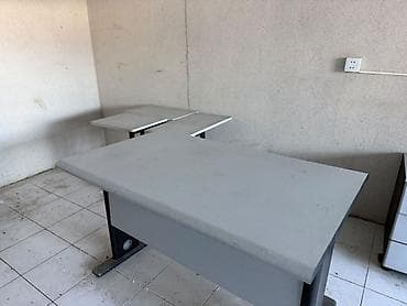 шкаф пенал: Qiymet hamisi 150 Azn Ofis mebelləri dəsti Tərkib: - 2 qapılı — 2