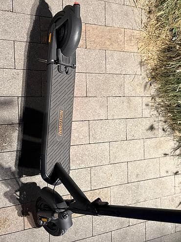 INMOTION elektrik skuteri Əsas xüsusiyyətlər: - Güclü ön işıq və — 6