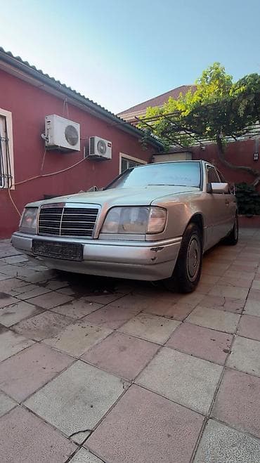 mercedes 180 b: Mercedes-Benz E 260: 2.6 l | 1989 il Sedan — 1