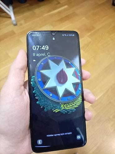 samsung s4 yeni: Samsung Galaxy A04, rəng - Qara, İki sim kartlı — 3