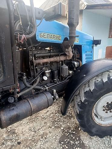 qazel maşin: Belarus MTZ 1221.2 traktor - Güclü dizel mühərrik, ön və arxa — 2