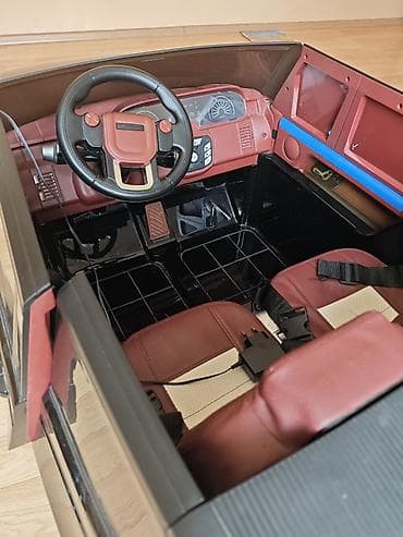 uşağ maşını: Uşaq üçün elektrikli minik maşını - Korpus: qara rəngli SUV dizaynı — 3