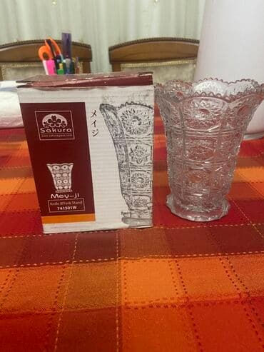 məxmər gülü: Bir vaza, Xrustal — 1