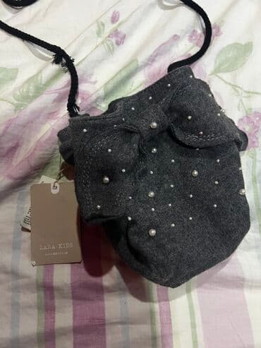 əlbəyaxa döyüş üçün uşaq əlcəkləri: Zara sumka ushaq uchun.
Qlupunda deffekti var — 1