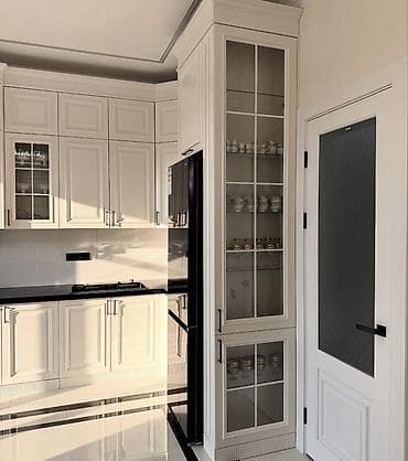 kuxna divanları: Klassik üslubda, ağ rəngli L formalı mətbəx mebel dəsti - Fasadlar — 4