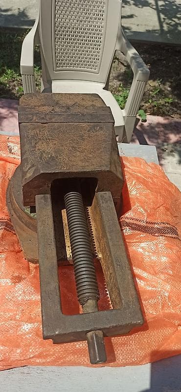 Ağır polad dəzgah mengəni (sürüşən, vintli mexanizm) - Material: tam at lalafo.az Ağır polad dəzgah mengəni (sürüşən, vintli mexanizm) - Material: tam
