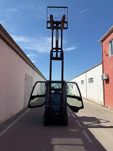 Toyota avtocar(cengelli yukleyici) 2015 ci il Dizel motor 4.5 metr