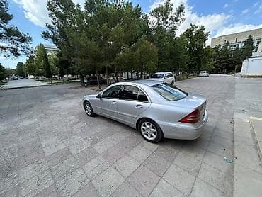 kia ceed sw: Mercedes-Benz C-Class sedan (W203), gümüş rəng. - Kuzov: 4 qapılı — 6