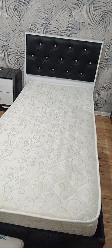 yatak desti: Yataq dəsti – qaldırılan bazalı, döşəkli - Ölçü: təxminən tək — 1