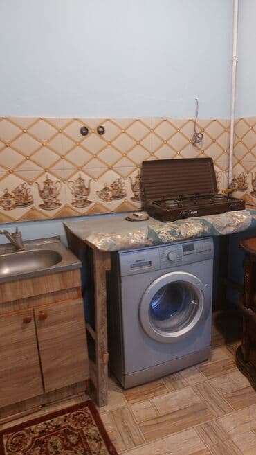 yeni guneslide 3 otaqli kiraye evler: Kirayə mənzil – əşyalarla - Plan: 1 yataq otağı, qonaq otağı, mətbəx — 4