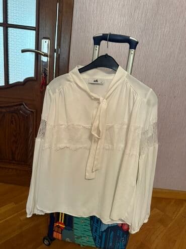 Ağ rəngli qadın bluzu – ADL (adL) brendi. - Zərif atlas/parıltılı