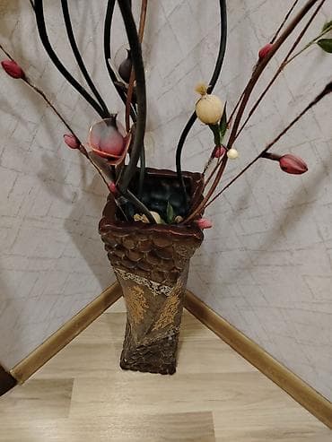 Vazalar: Bir vaza, Keramika — 7