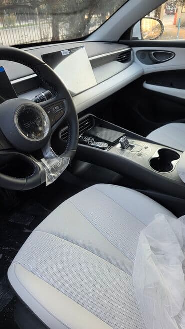 statır: BYD sedan – tam elektrikli şəhər avtomobili Xarici: - Ağ rəngli — 4