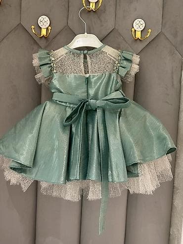 Uşaq arabaları: Uşaq üçün ziyafət donu. Veziyyeti ela, 1 defe geyinilib. 
1 yasa geder — 2