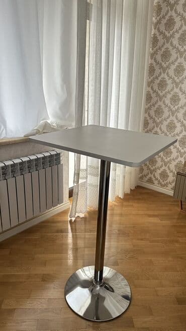 Bar masası, İşlənmiş, Açılmayan, Laminat, Kvadrat masa