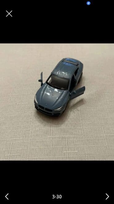 заказать модель машины: Ağ rəngli klassik sedan avtomobilin metal miniatur modeli. - Korpus — 2