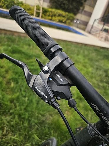 velasipedlər: 650 azn alınıb qətiyyən istifadə olunmayıb . 4 aydır qalıb həyətdə — 4