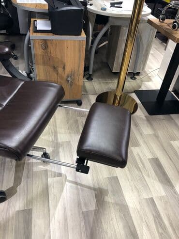 офисные кресла: Новый, С колесиками, Рукояти не регулируются, Кожа — 10