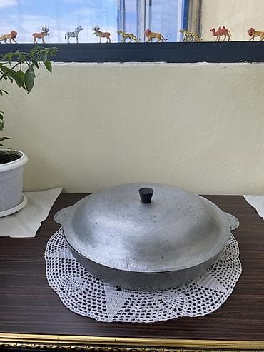 qab qaşiq: Döküm Çuğun Qazan Tava Böyük Ölçü, Qapaqlı. Sovetindir. İki Ədəd — 1