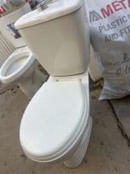 Qapılar və aksessuarlar: İşlənmiş, Unitaz, Baçokdan ayrı, Ödənişli çatdırılma — 1