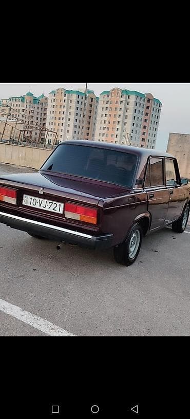 vaz 7: VAZ 2107 sedan - Kuzov: 4 qapılı sedan, tünd albalı rəng - Mühərrik — 2