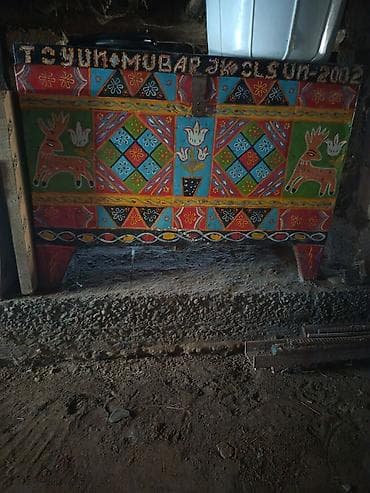 dəmir dekor: Əl işı xalça naxışlı taxta sandıq - Material: möhkəm taxta, üstü əl — 1