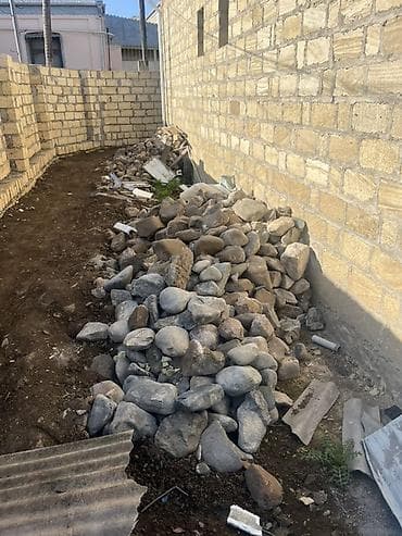 resm seti: 2 zil, hətda daha çoxdu. Ümumilikdə 100 manat. Məhsul: Çay daşı (iri — 1