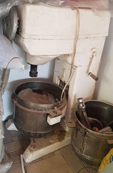 kombi dövriyyə nasosu: Sənaye tipli xəmirtökən/qarışdırıcı (planetar tip). - Metall korpus — 1