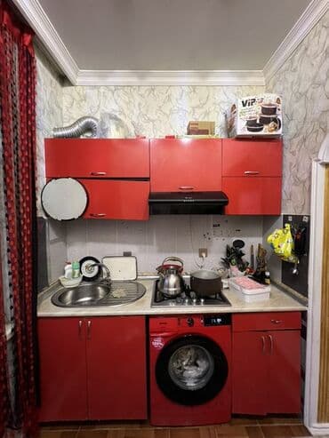 Qırmızı mətbəx mebeli dəsti - Üst və alt dolablar: parlaq qırmızı