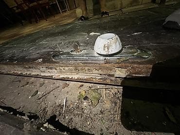 seyfi qapi: Metall giriş qapısı 
Islenmisdir Normal Qapidir 
En 90 
Hun 2.05 — 1