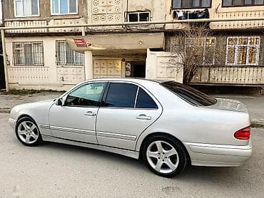 afdamabiler: Mercedes-Benz E 220: 2.2 l | 2000 il Sedan — 6