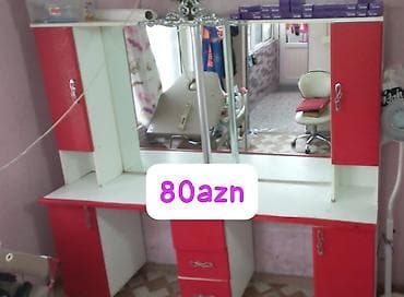 utu stolları: İşlənmiş, Makiyaj üçün masa — 1